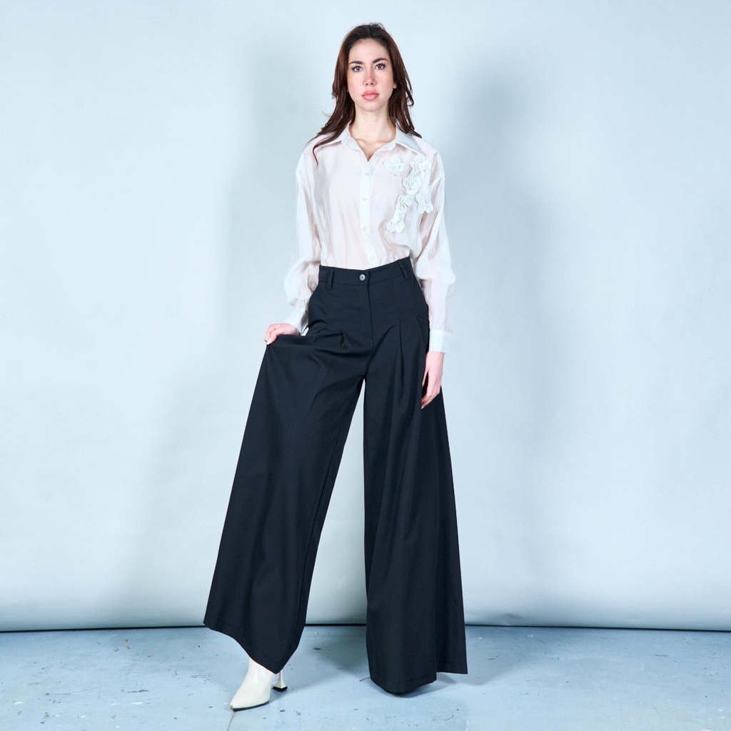 Pleated wide-leg trousers