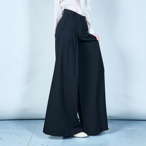 Pleated wide-leg trousers